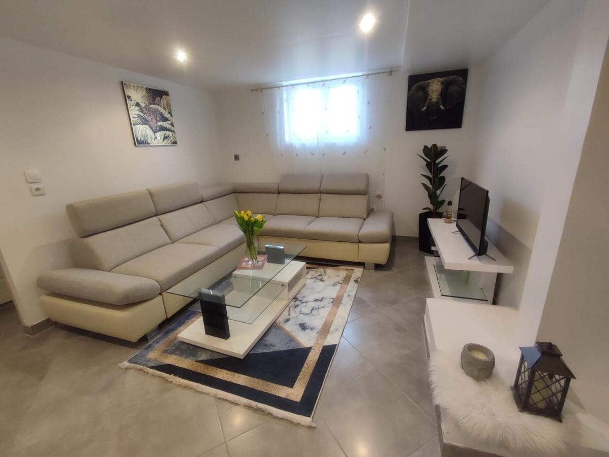 Appartement 100M2, Independant Dans Notre Maison Garennes-sur-Eure Luaran gambar