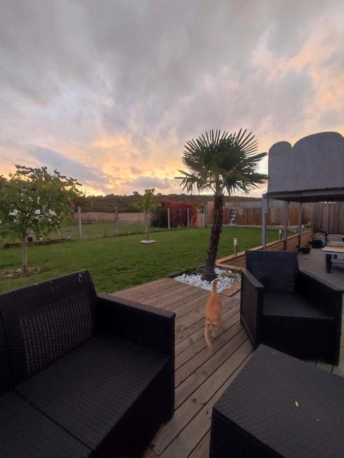 Appartement 100M2, Independant Dans Notre Maison Garennes-sur-Eure Luaran gambar