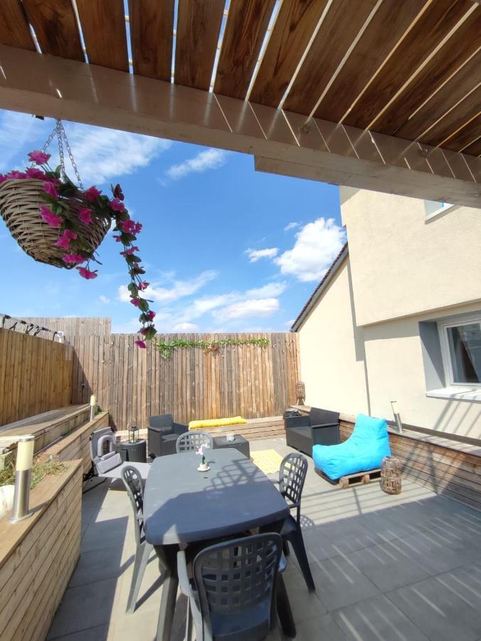 Appartement 100M2, Independant Dans Notre Maison Garennes-sur-Eure Luaran gambar